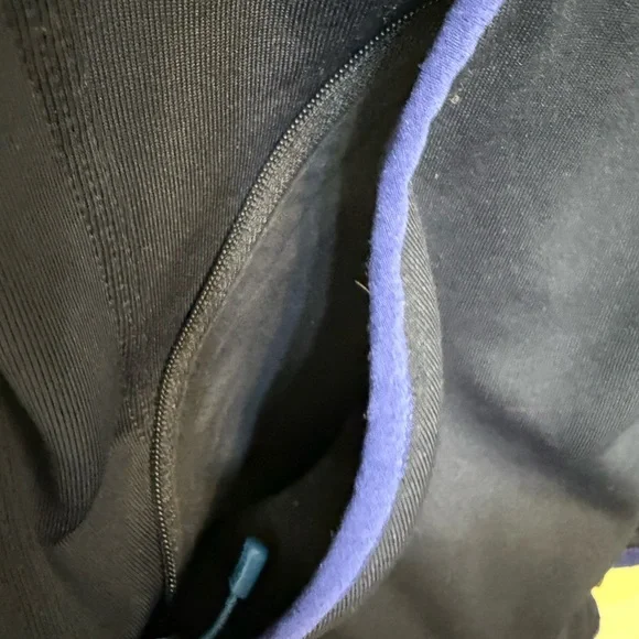 Patagonia Black and Blue Puffer Jacket for Active Outdoor Use - Picture 5 of 6